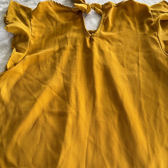 Mustard yellow blouse - Picture 4 of 9